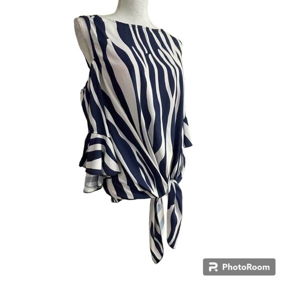 Relaxed Flowy Breezy Front Tie Cold Shoulder Summer Top - Picture 3 of 16